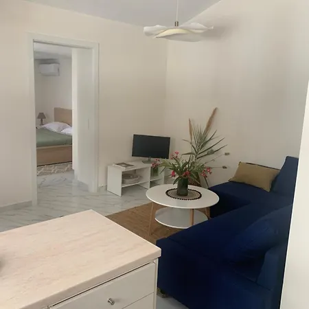 Lemon Tree Gr Apartment *