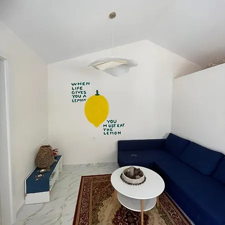 Lemon Tree Gr דירה